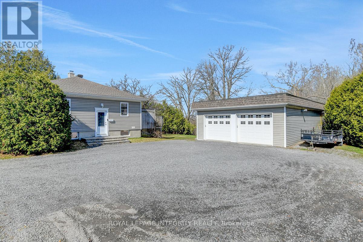 1099 Old Montreal Road