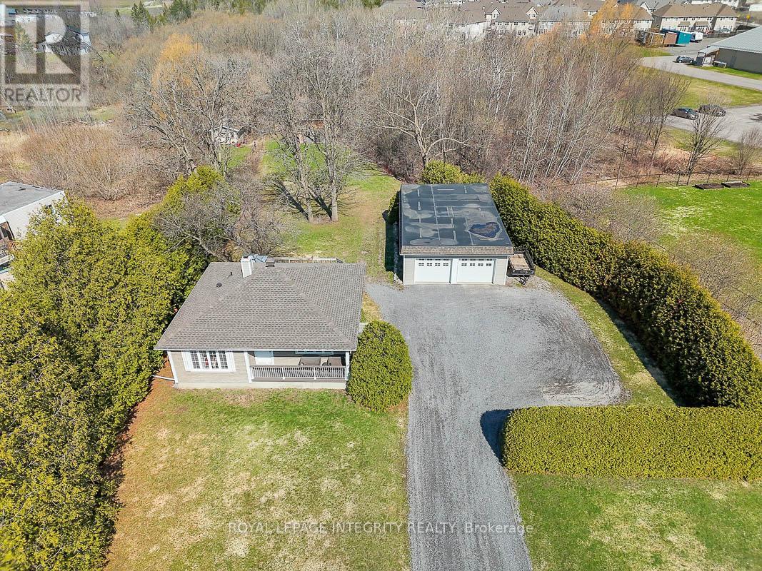 1099 Old Montreal Road