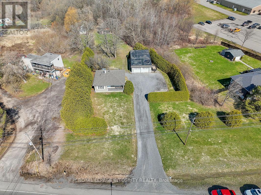 1099 Old Montreal Road