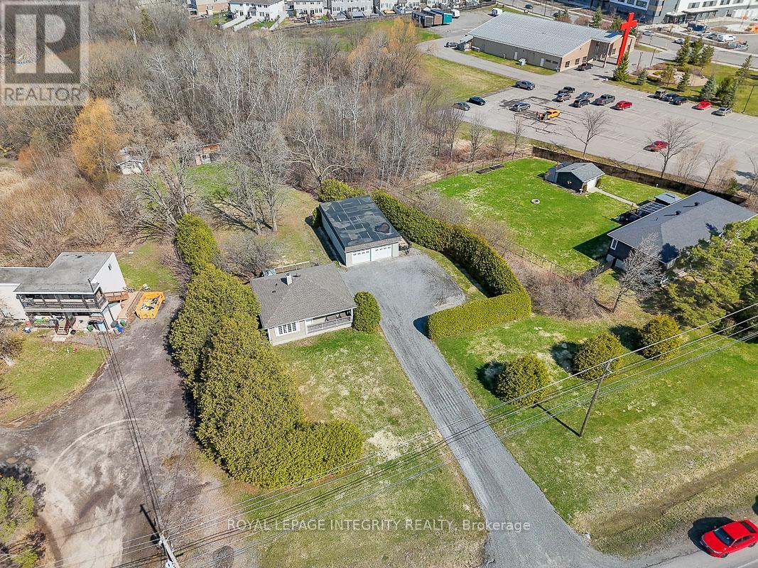 1099 Old Montreal Road