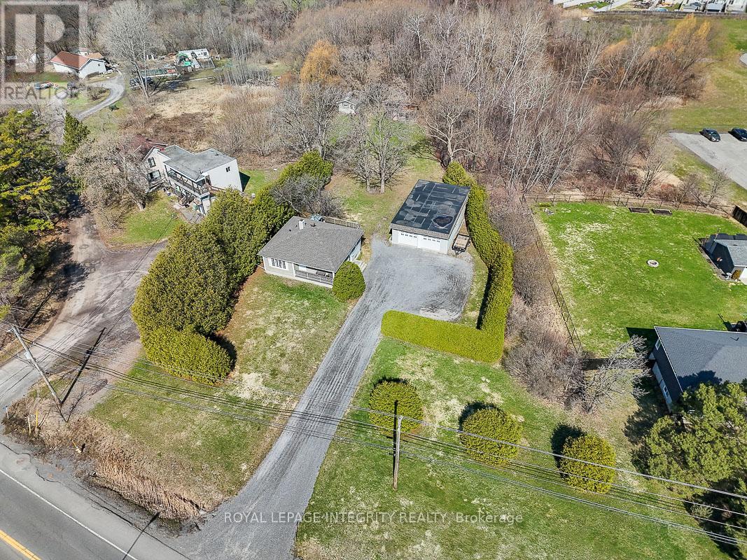 1099 Old Montreal Road