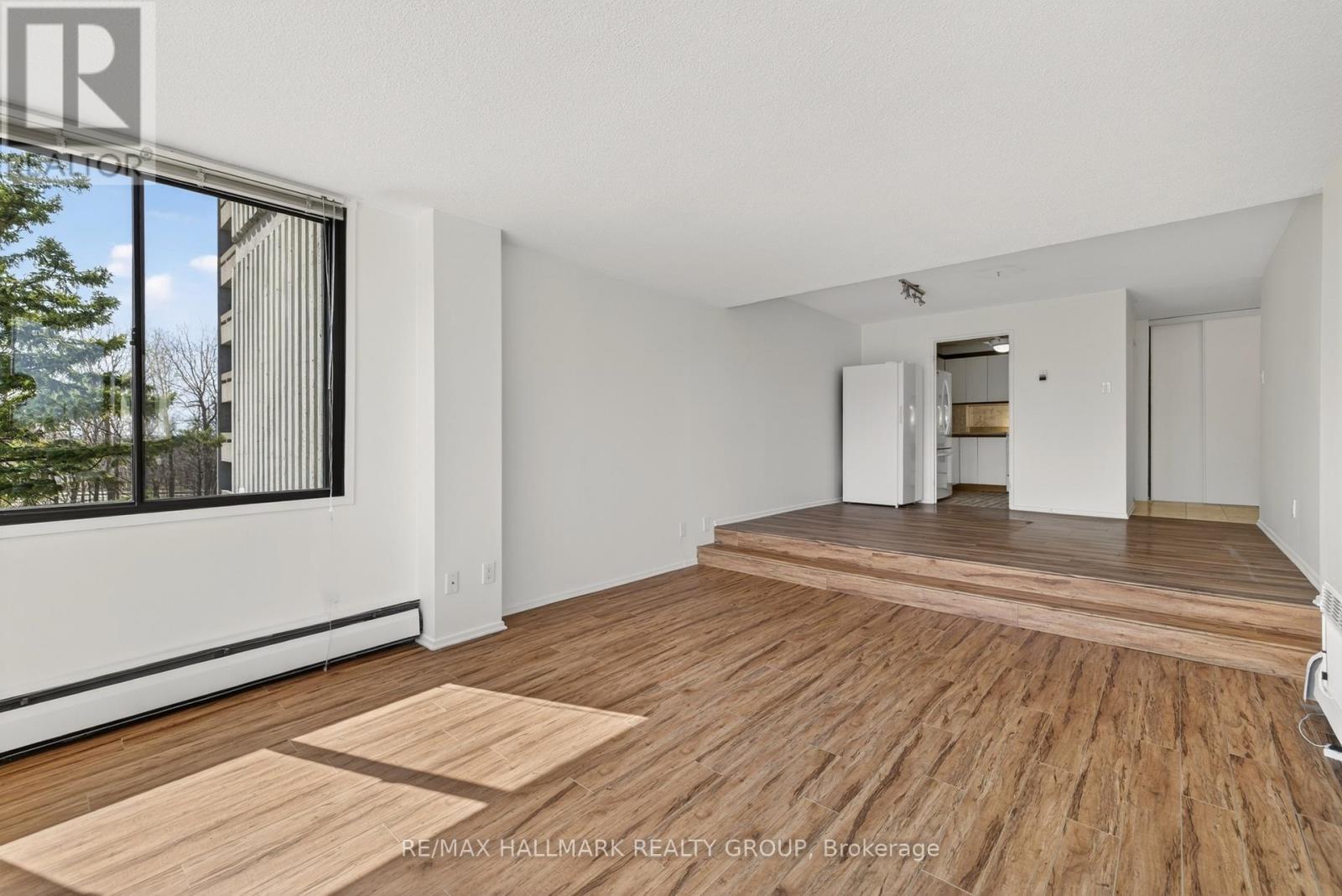 306 - 415 Greenview Avenue