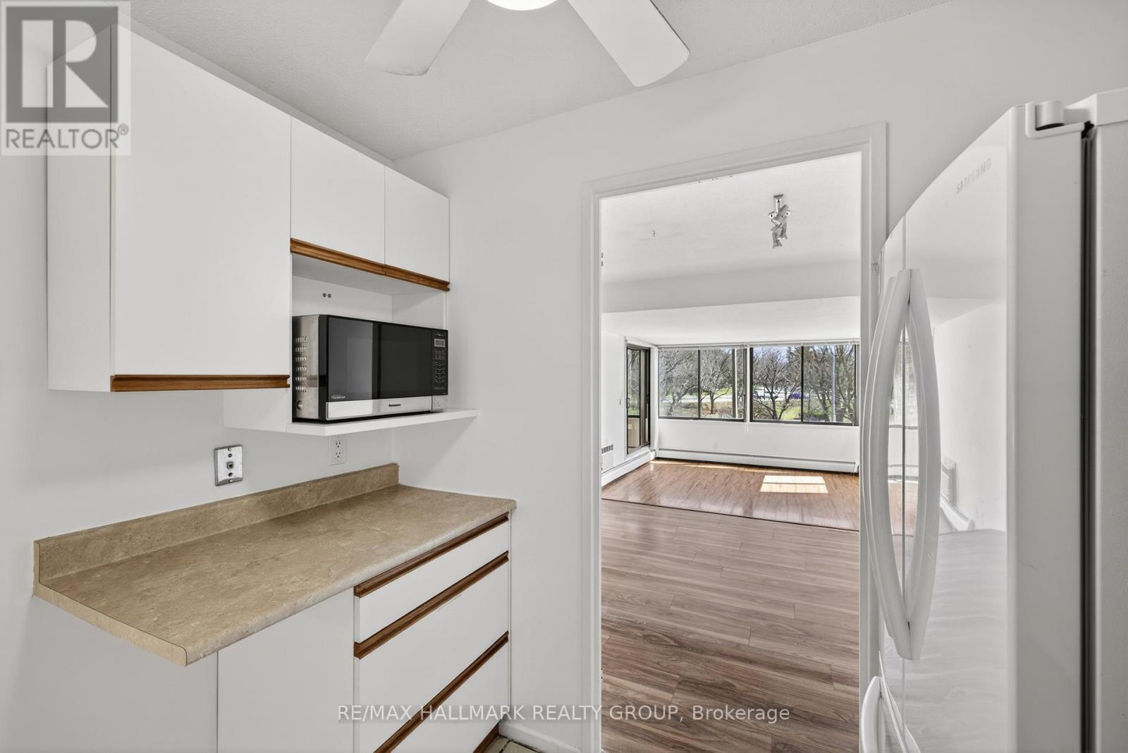 306 - 415 Greenview Avenue