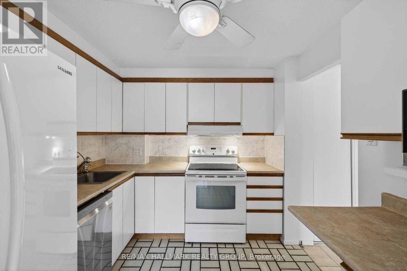 306 - 415 Greenview Avenue