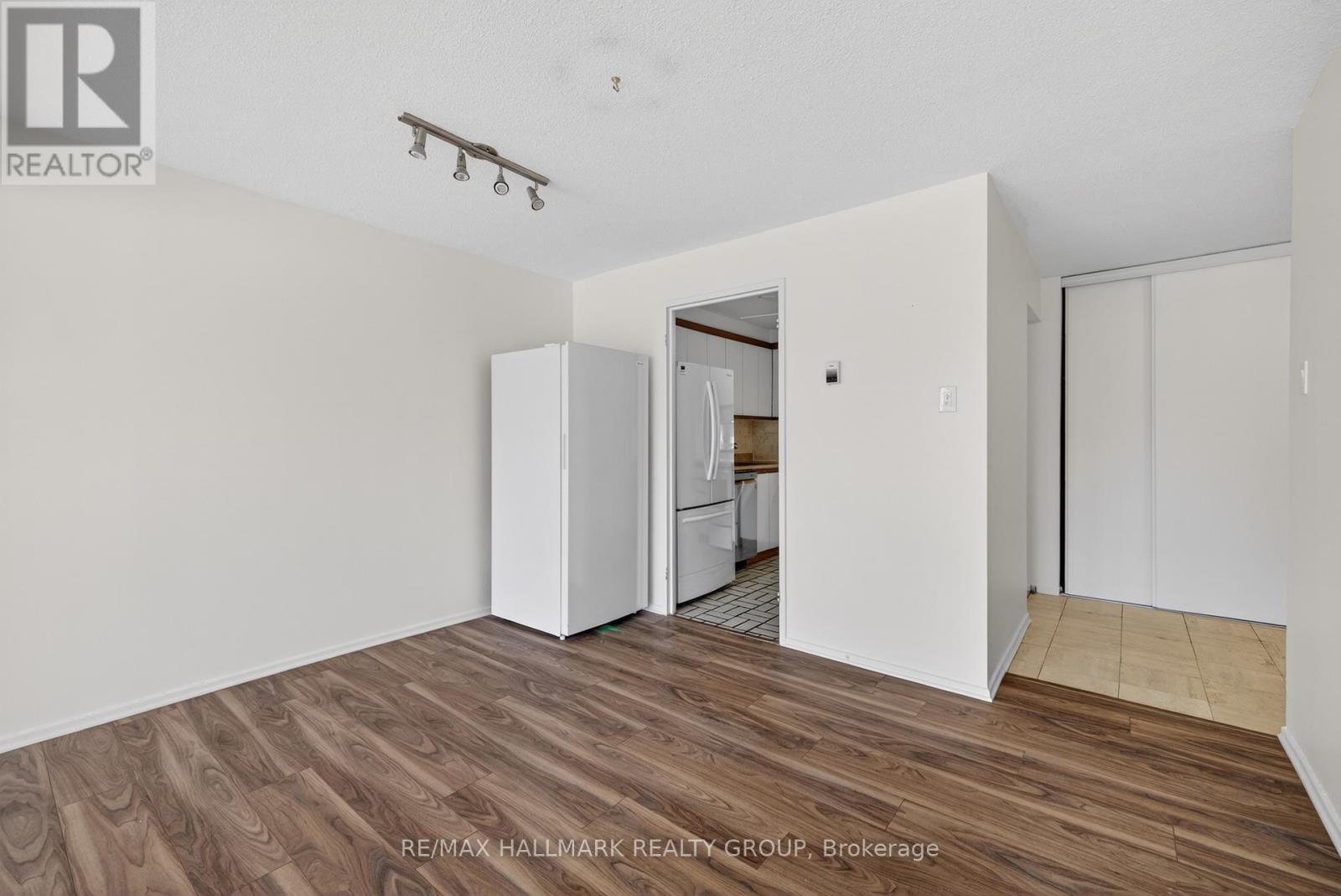 306 - 415 Greenview Avenue