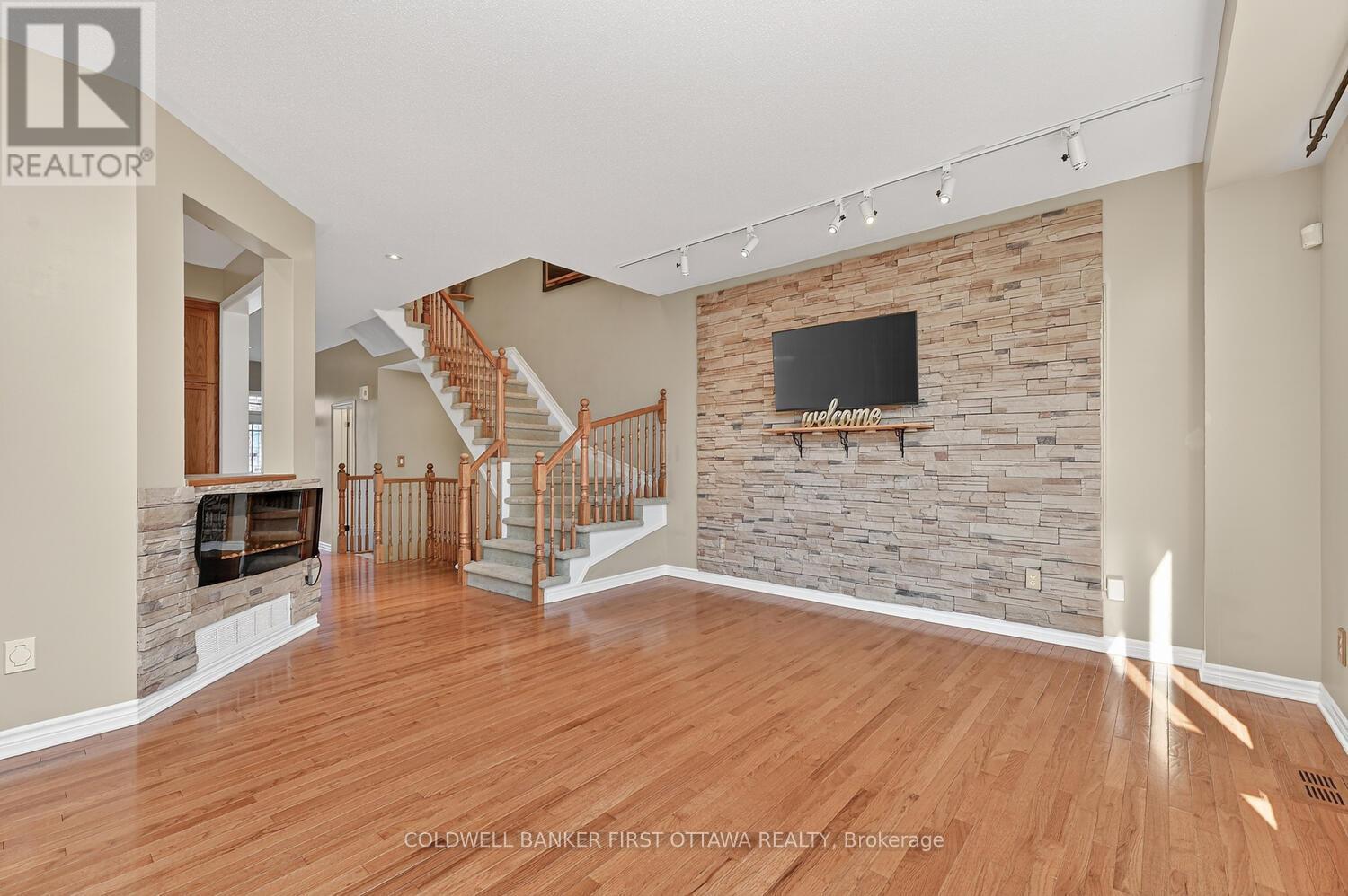 102 Windance Crescent