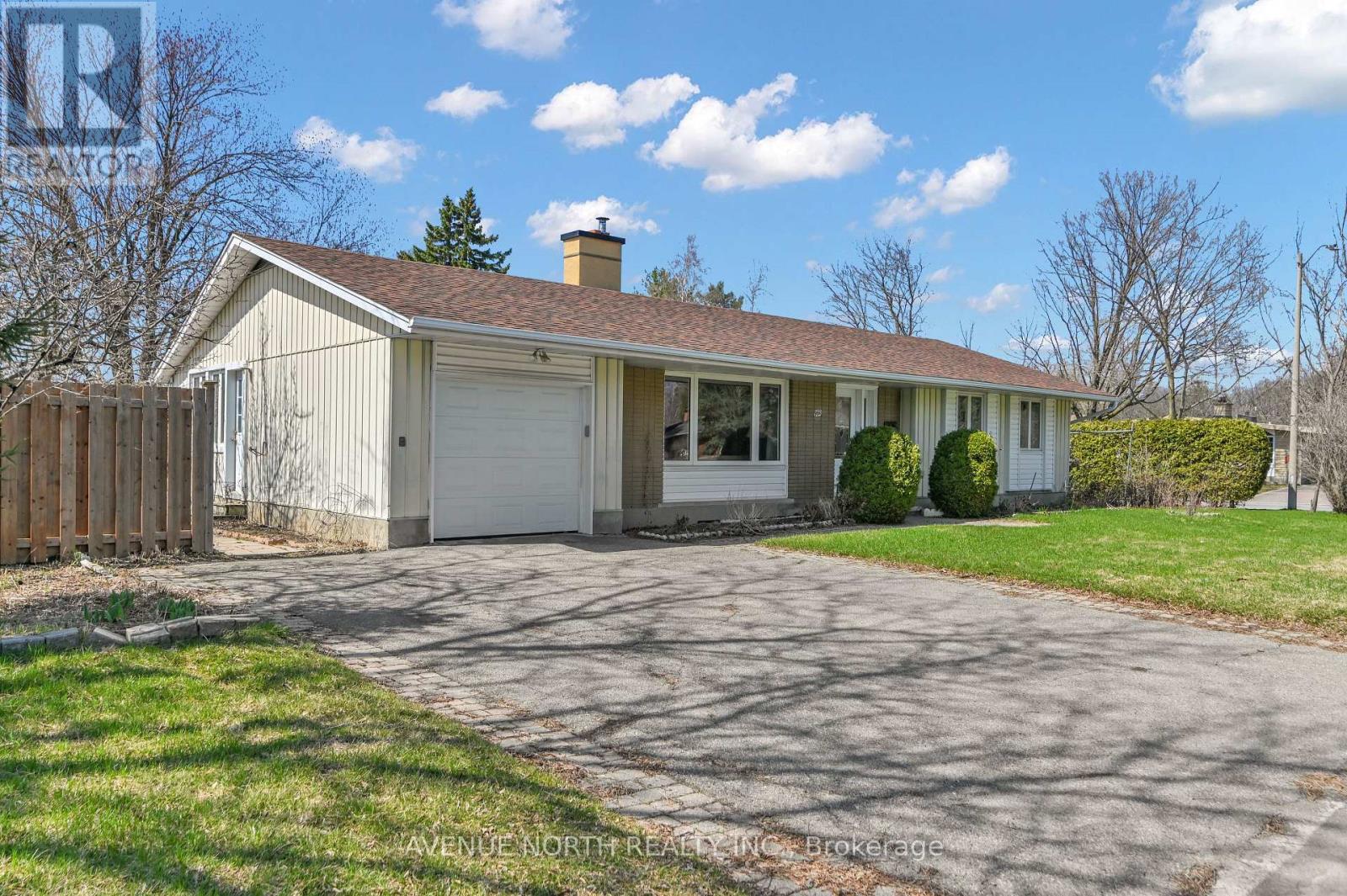 980 Wiseman Crescent