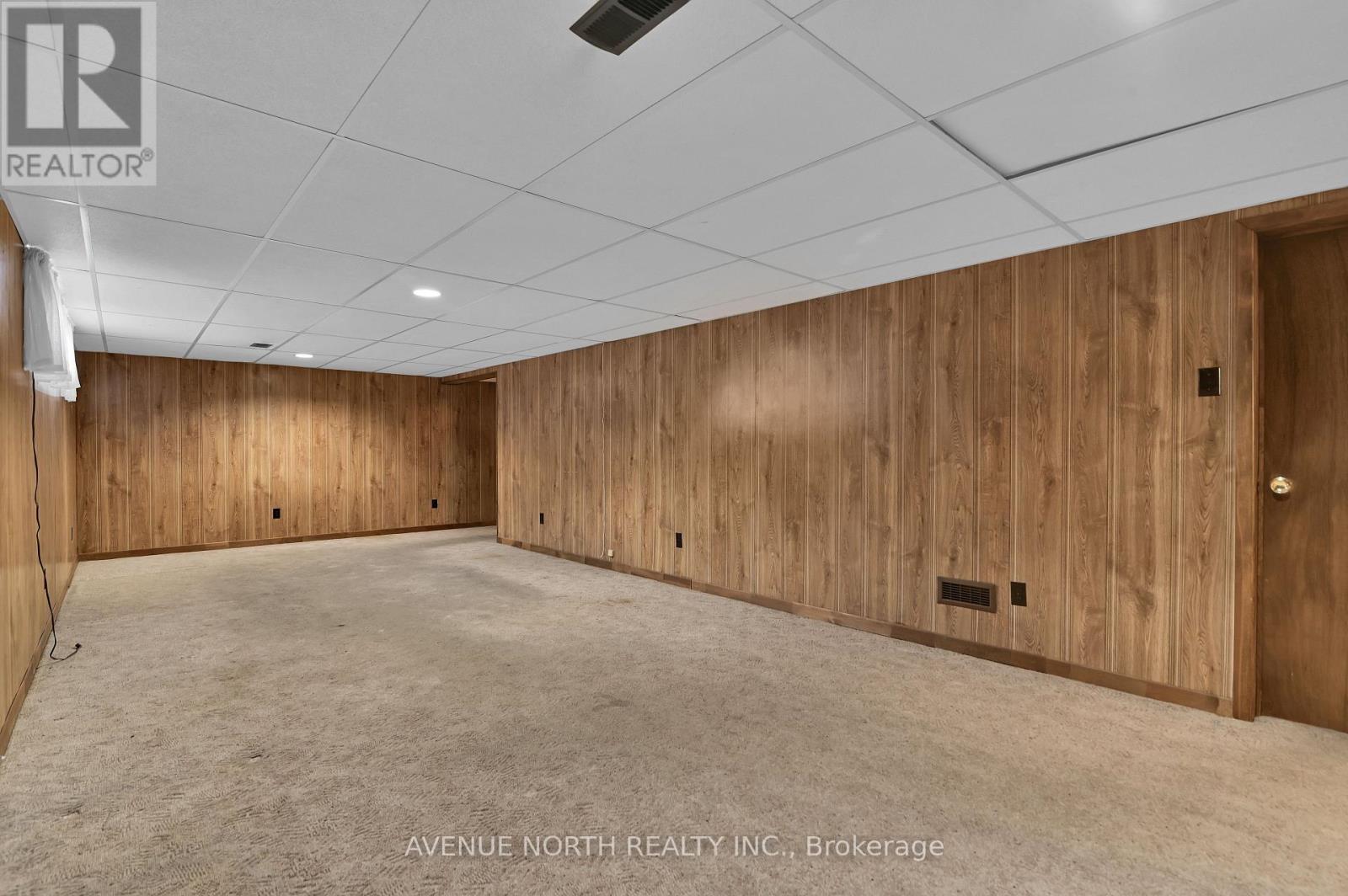 980 Wiseman Crescent