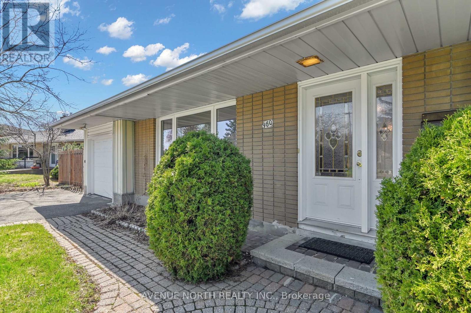 980 Wiseman Crescent