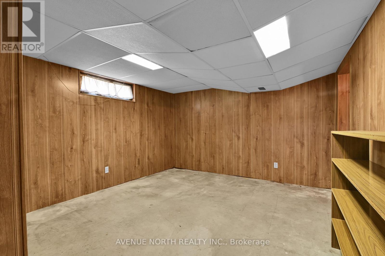 980 Wiseman Crescent