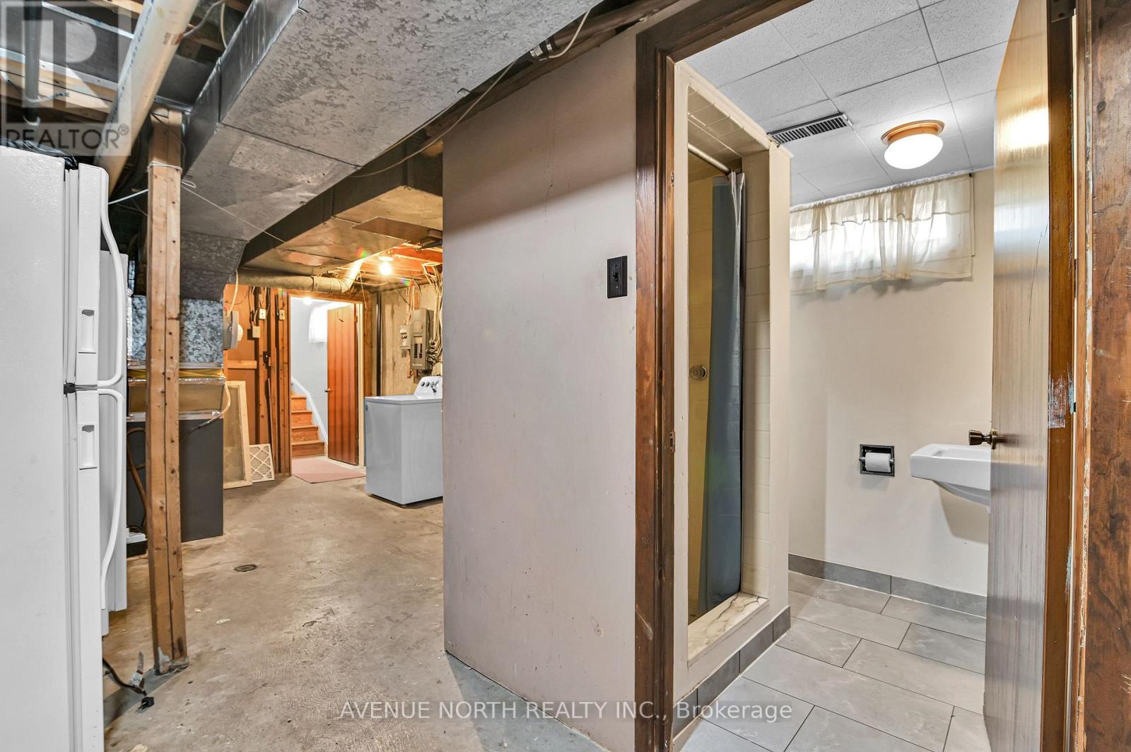 980 Wiseman Crescent