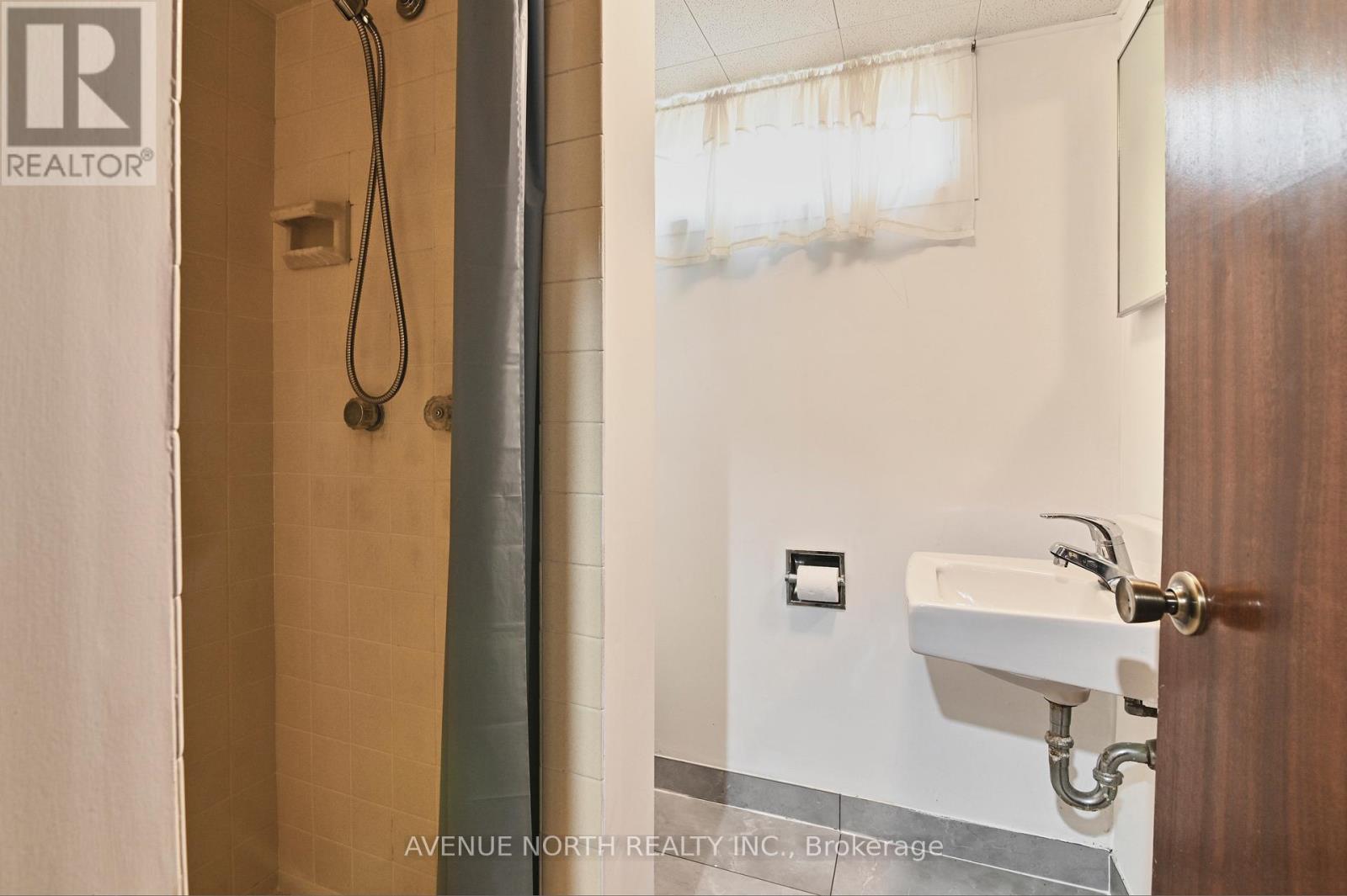 980 Wiseman Crescent