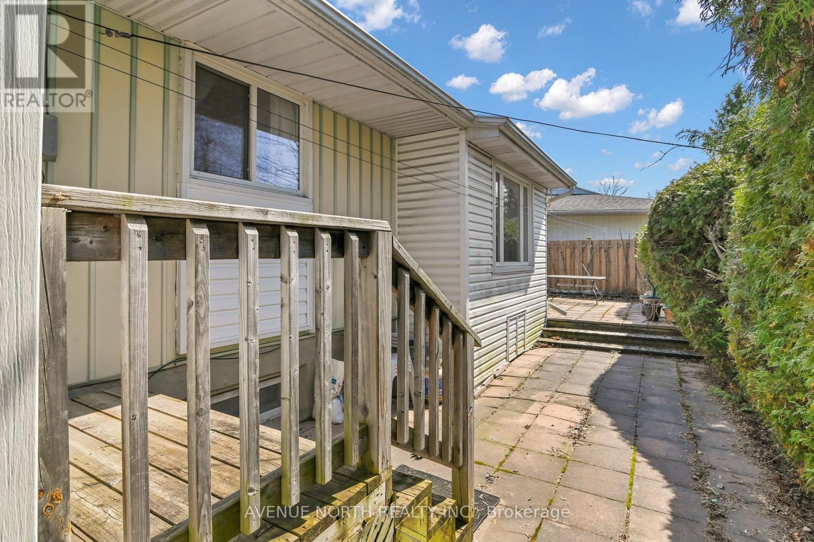 980 Wiseman Crescent