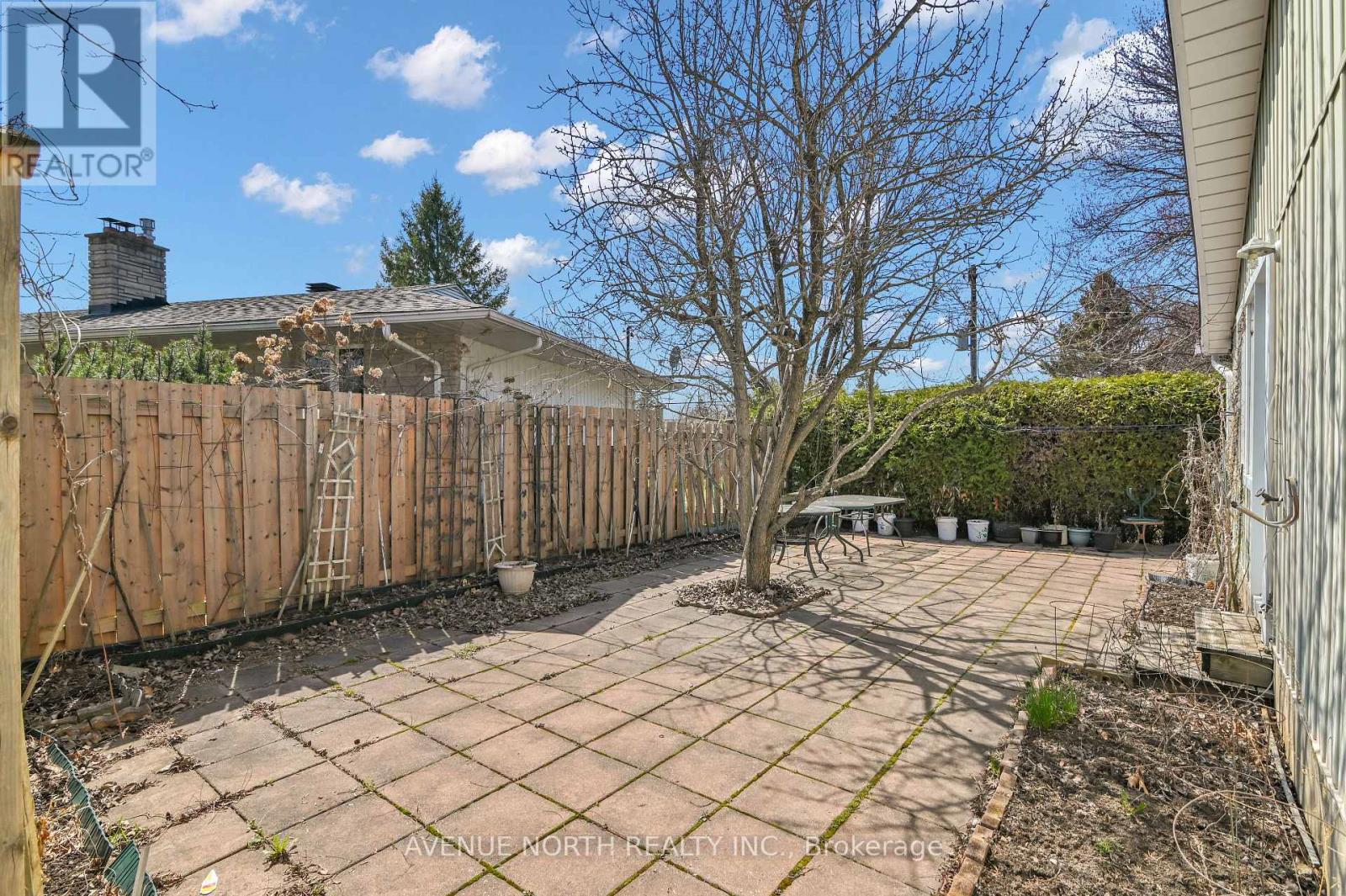 980 Wiseman Crescent