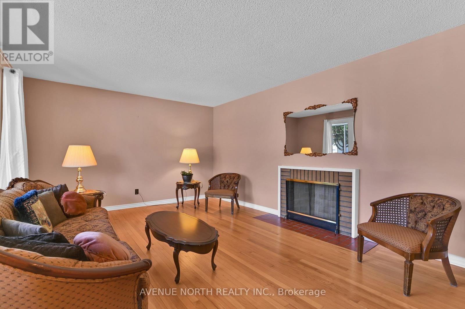 980 Wiseman Crescent