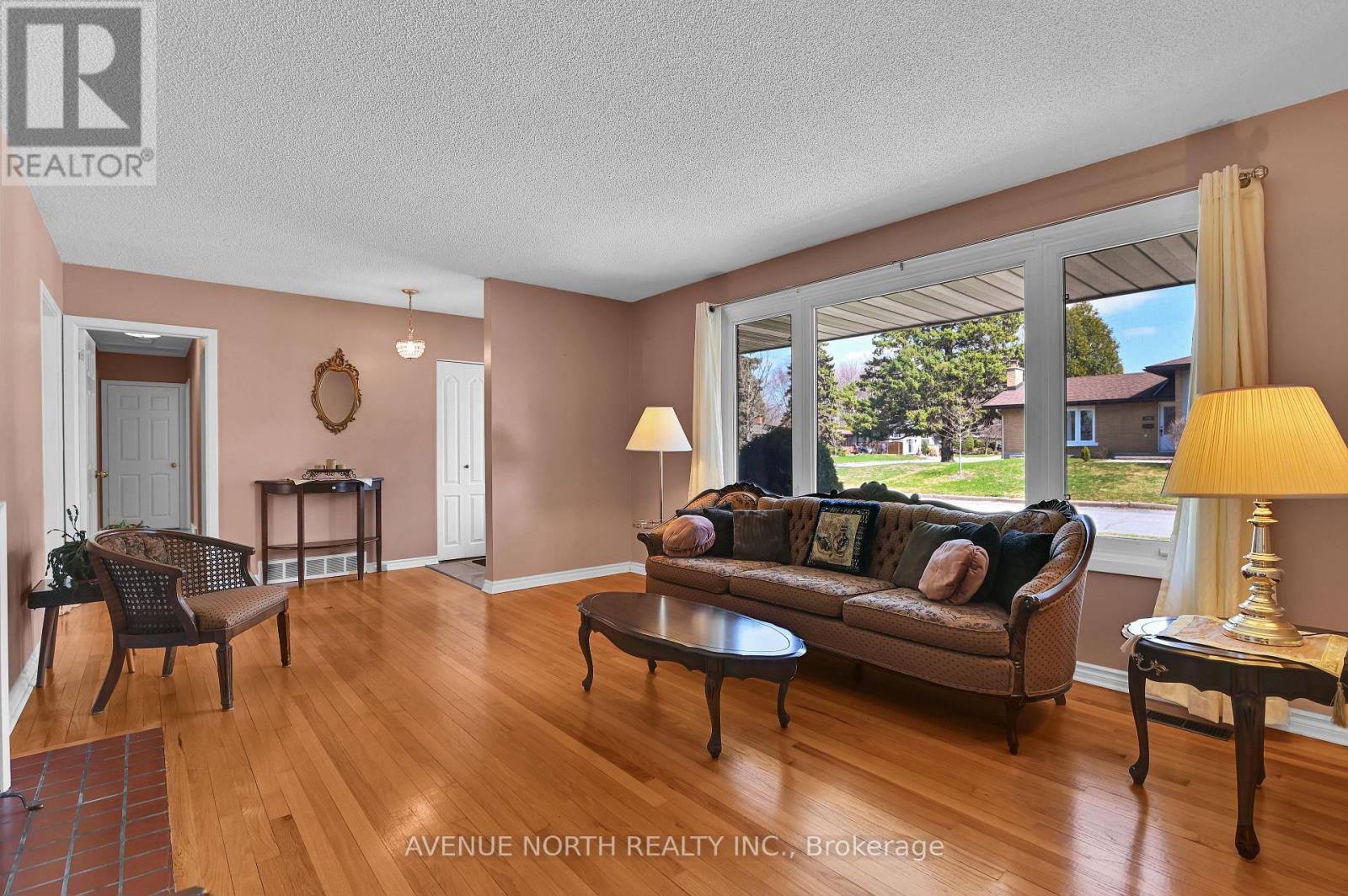 980 Wiseman Crescent