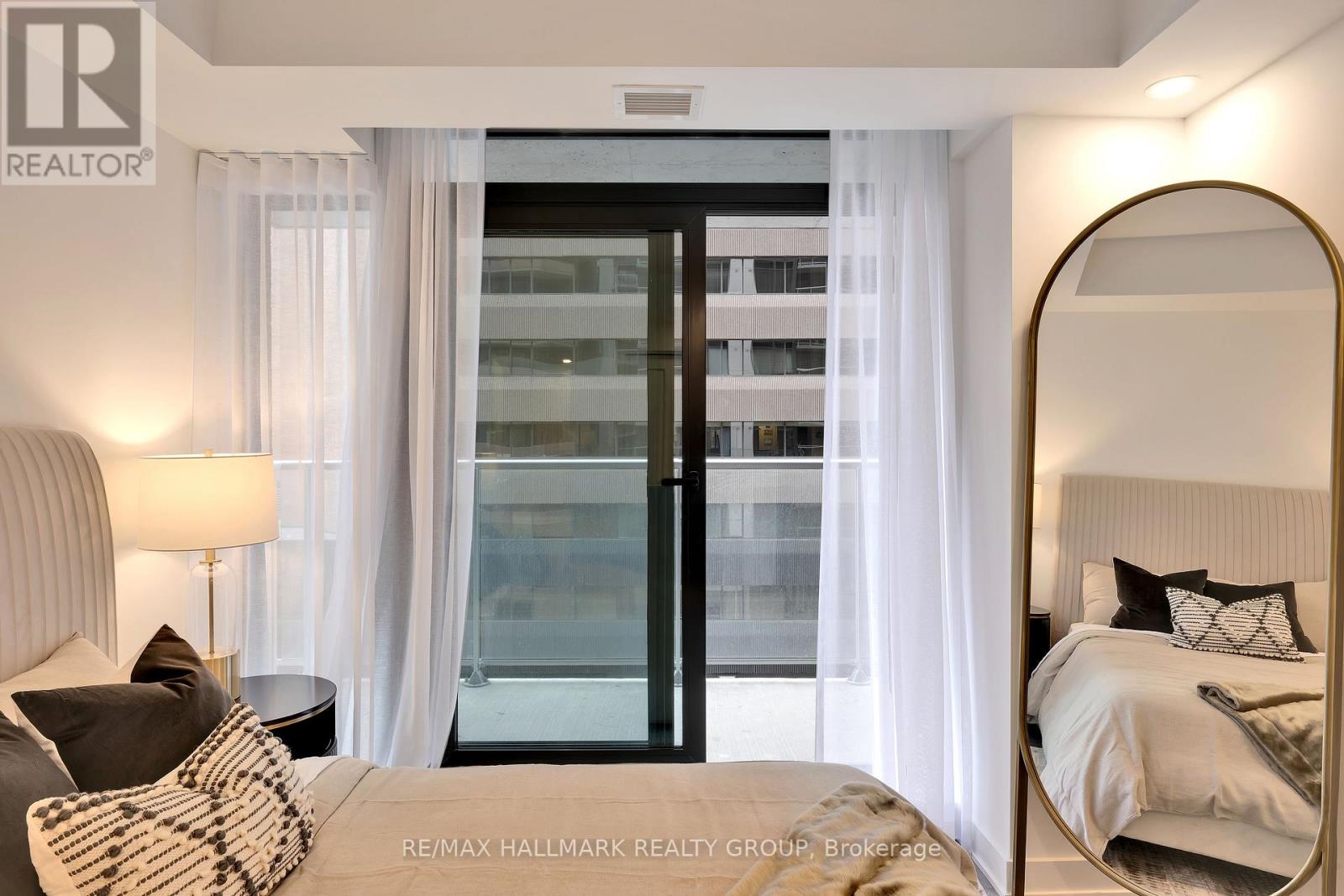 801 - 340 Queen Street