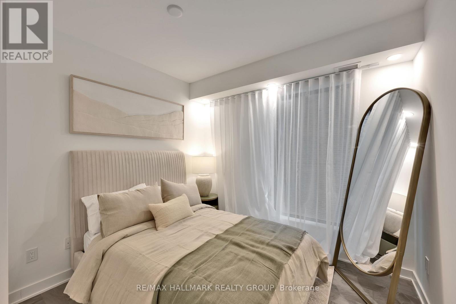 801 - 340 Queen Street