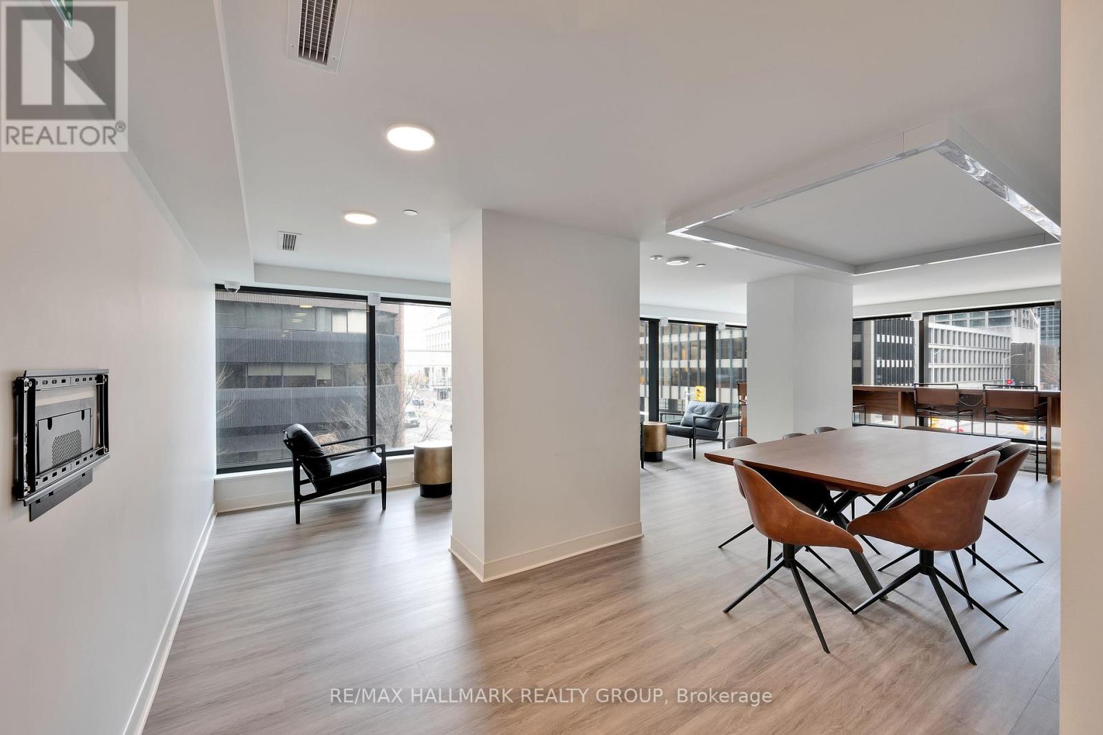 906 - 340 Queen Street