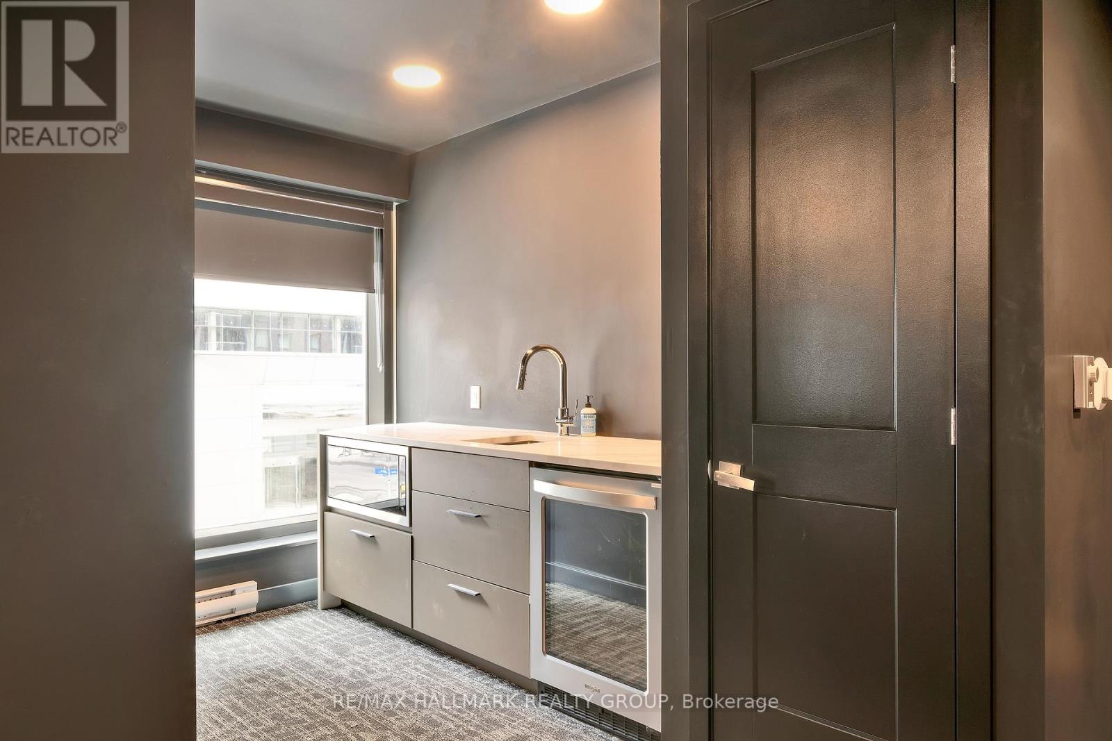 906 - 340 Queen Street