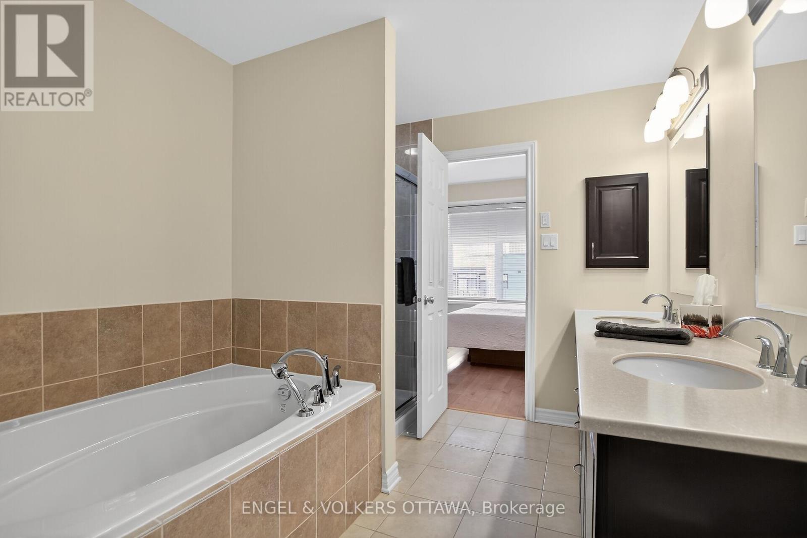 401 - 399 Bayrose Drive W