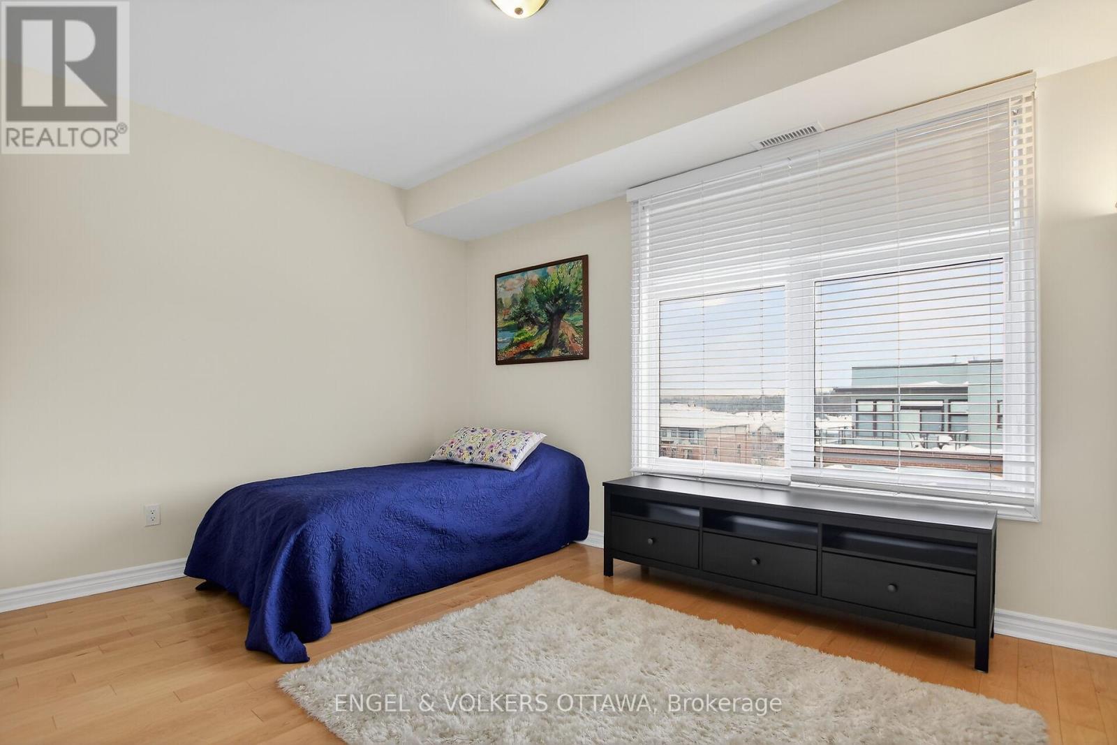 401 - 399 Bayrose Drive W