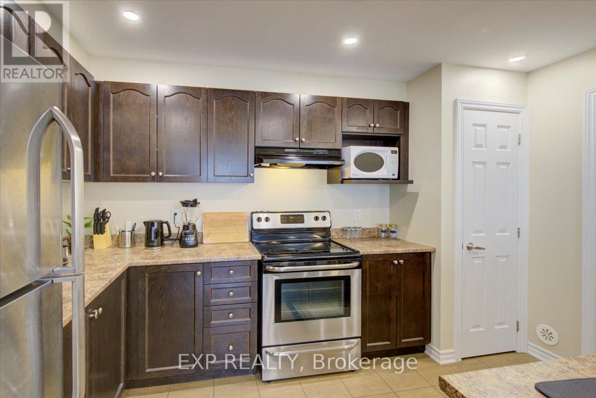 461 Meadowhawk Crescent