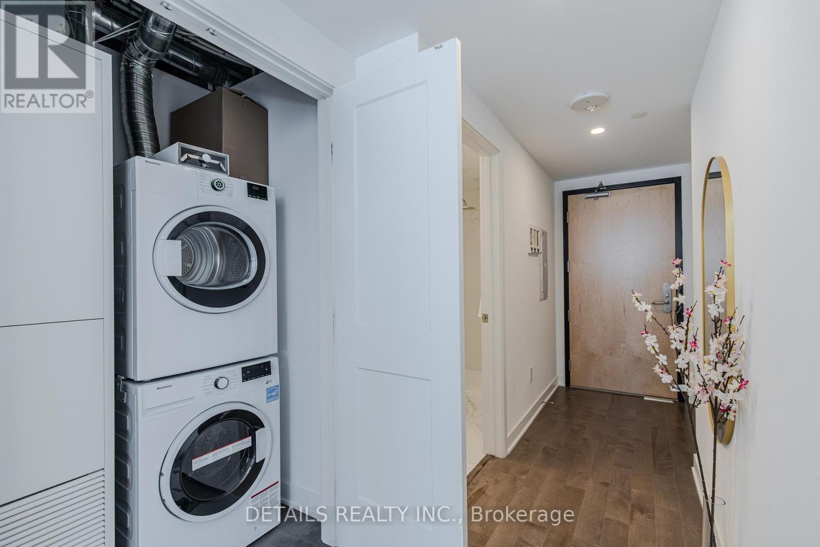 1008 - 340 Queen Street