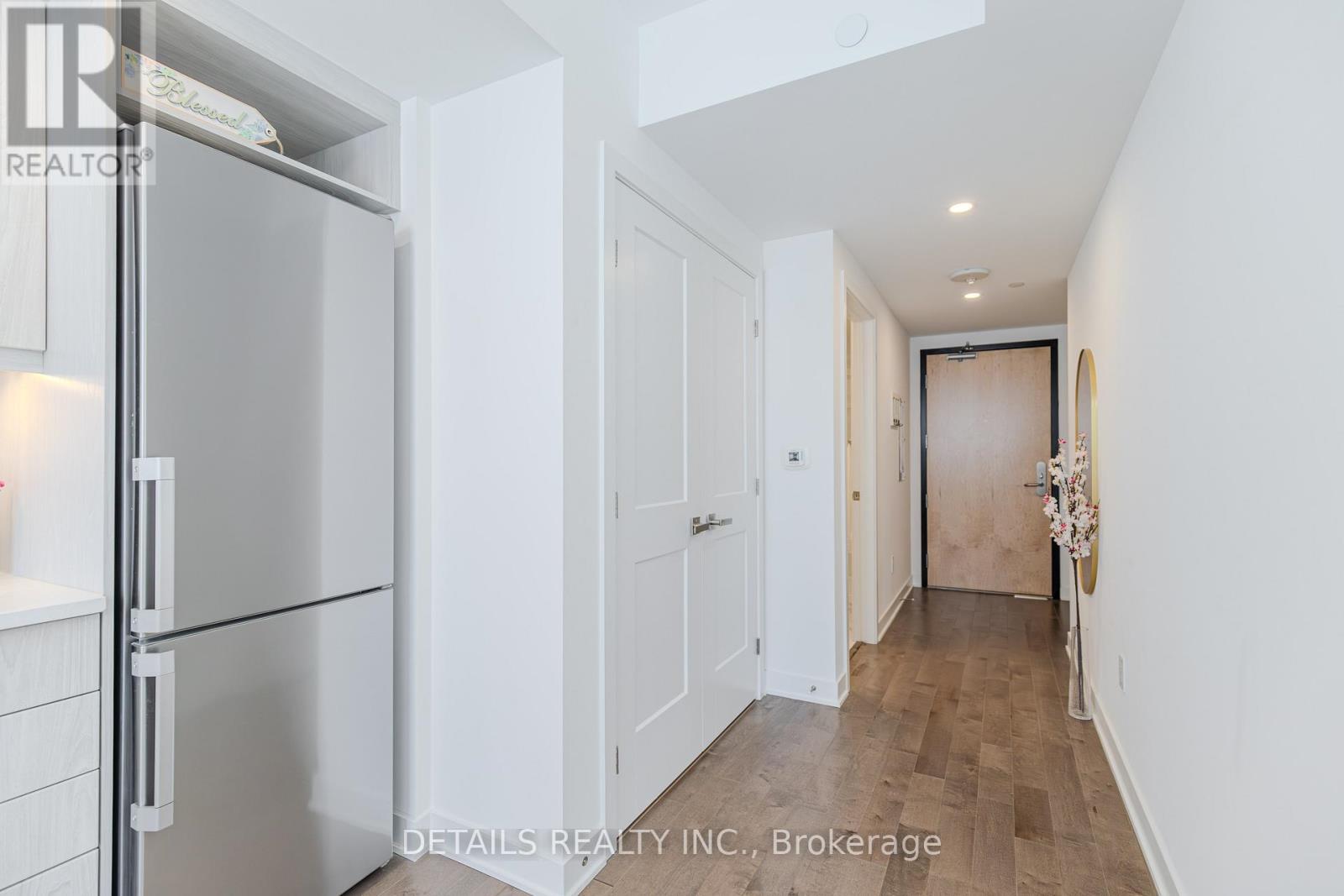 1008 - 340 Queen Street