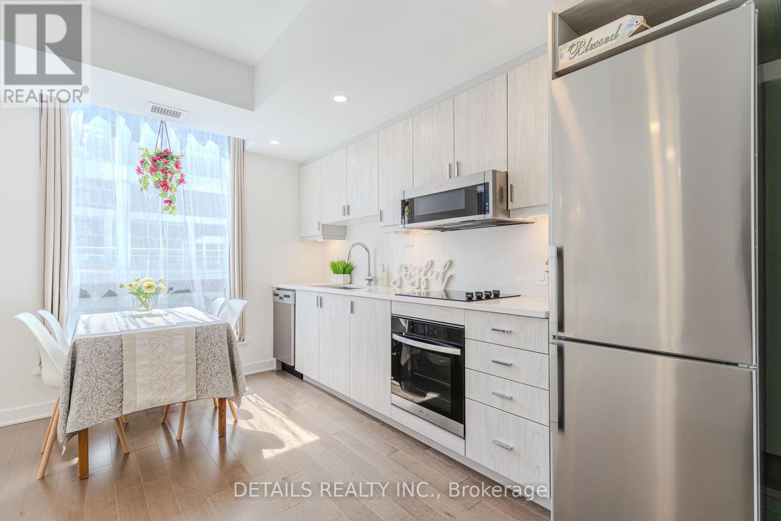 1008 - 340 Queen Street