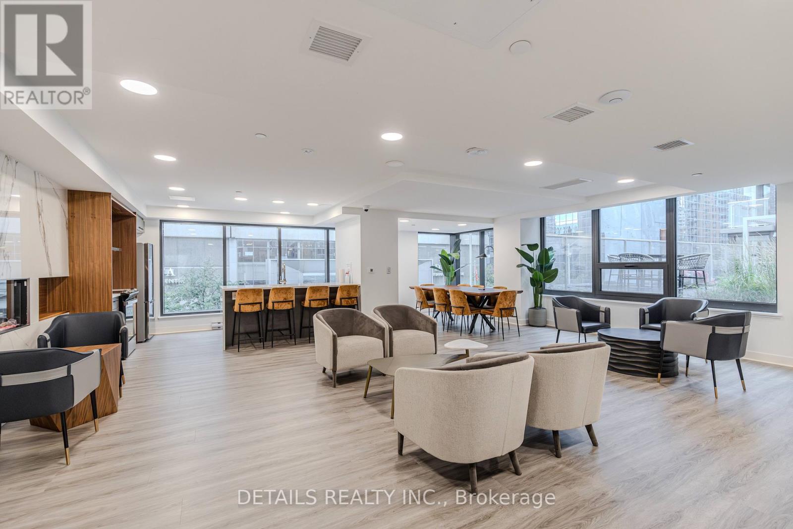 1008 - 340 Queen Street