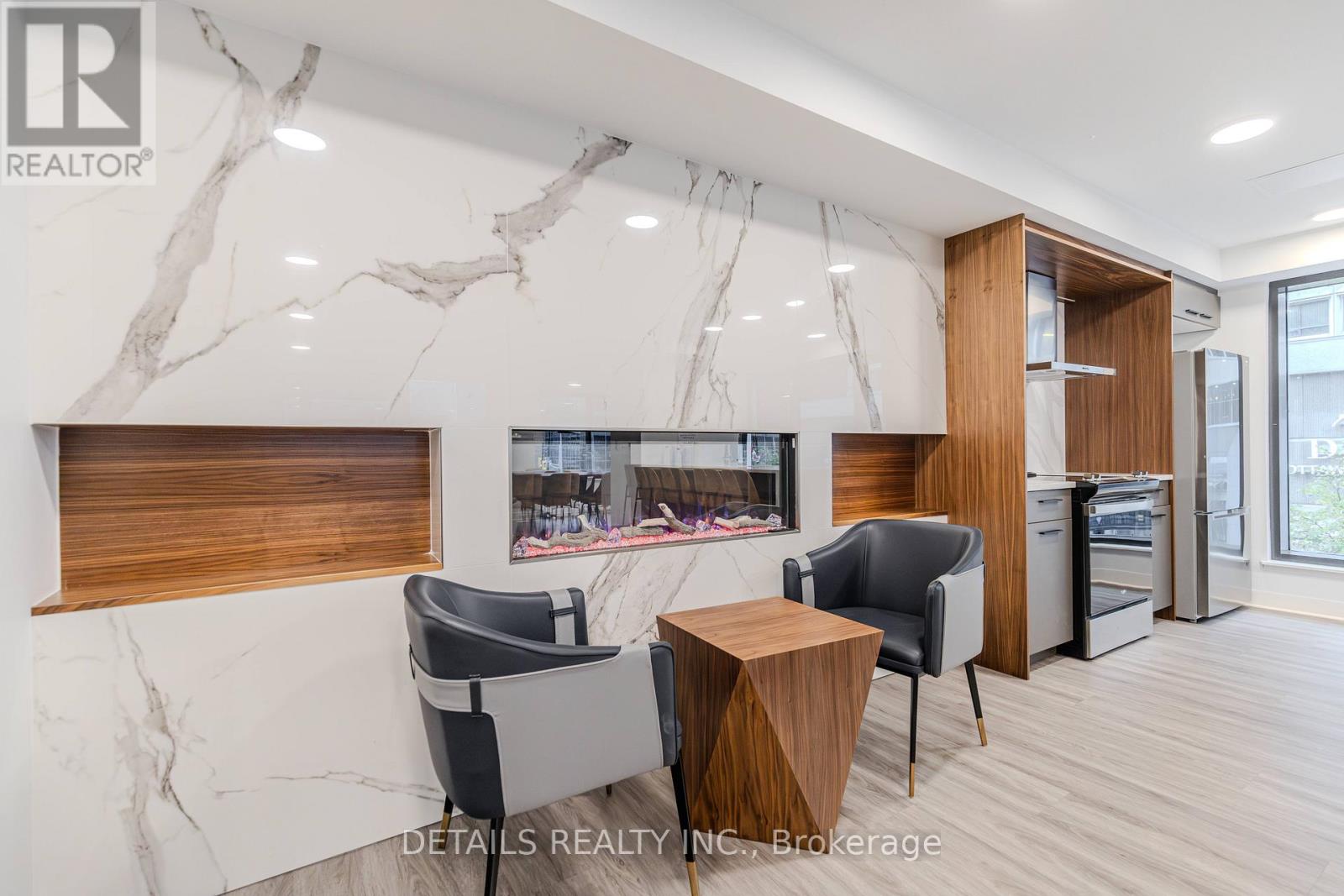 1008 - 340 Queen Street