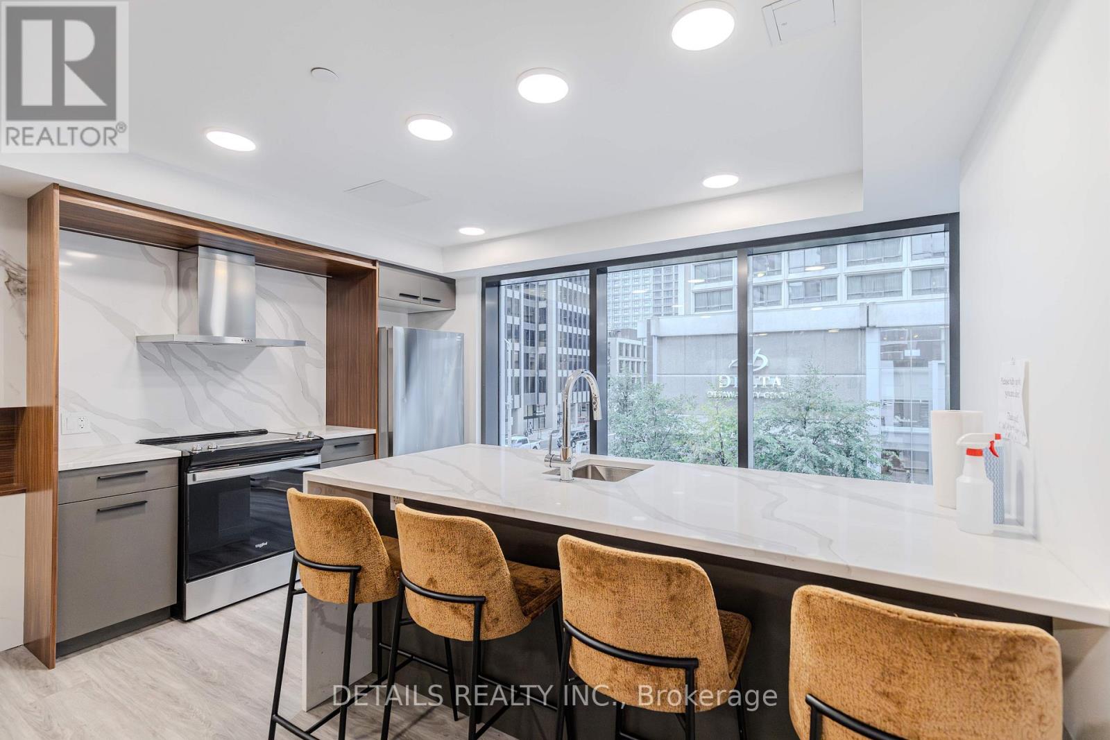 1008 - 340 Queen Street