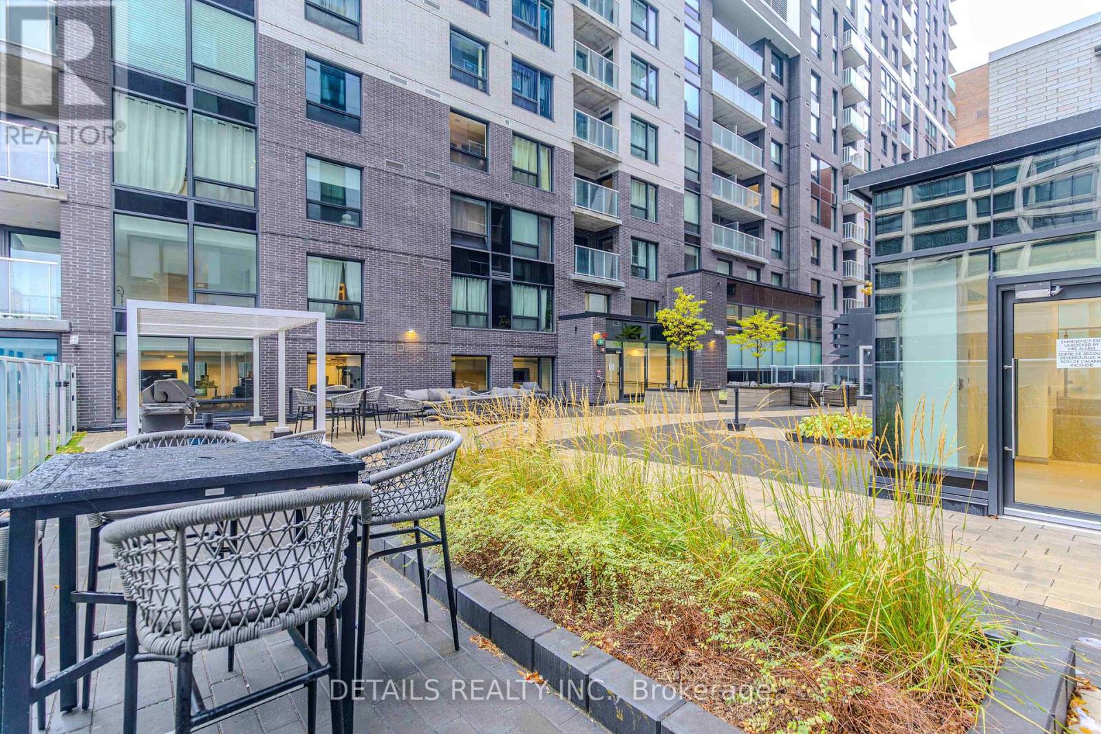 1008 - 340 Queen Street