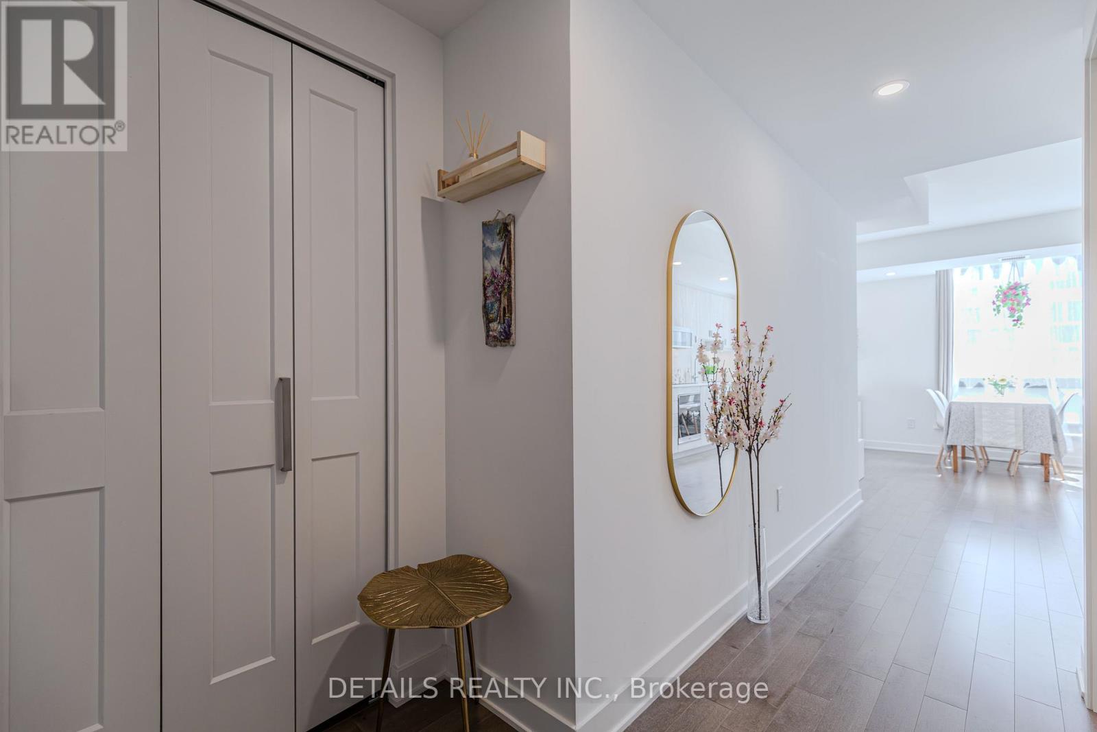 1008 - 340 Queen Street