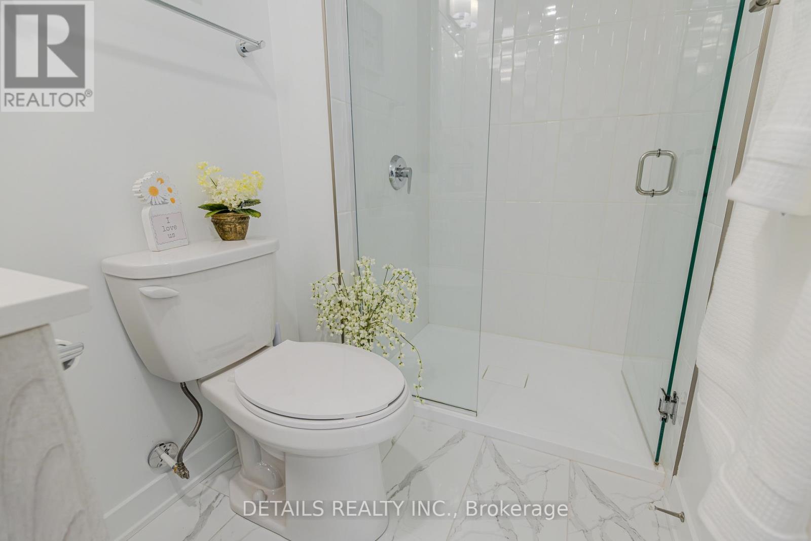 1008 - 340 Queen Street