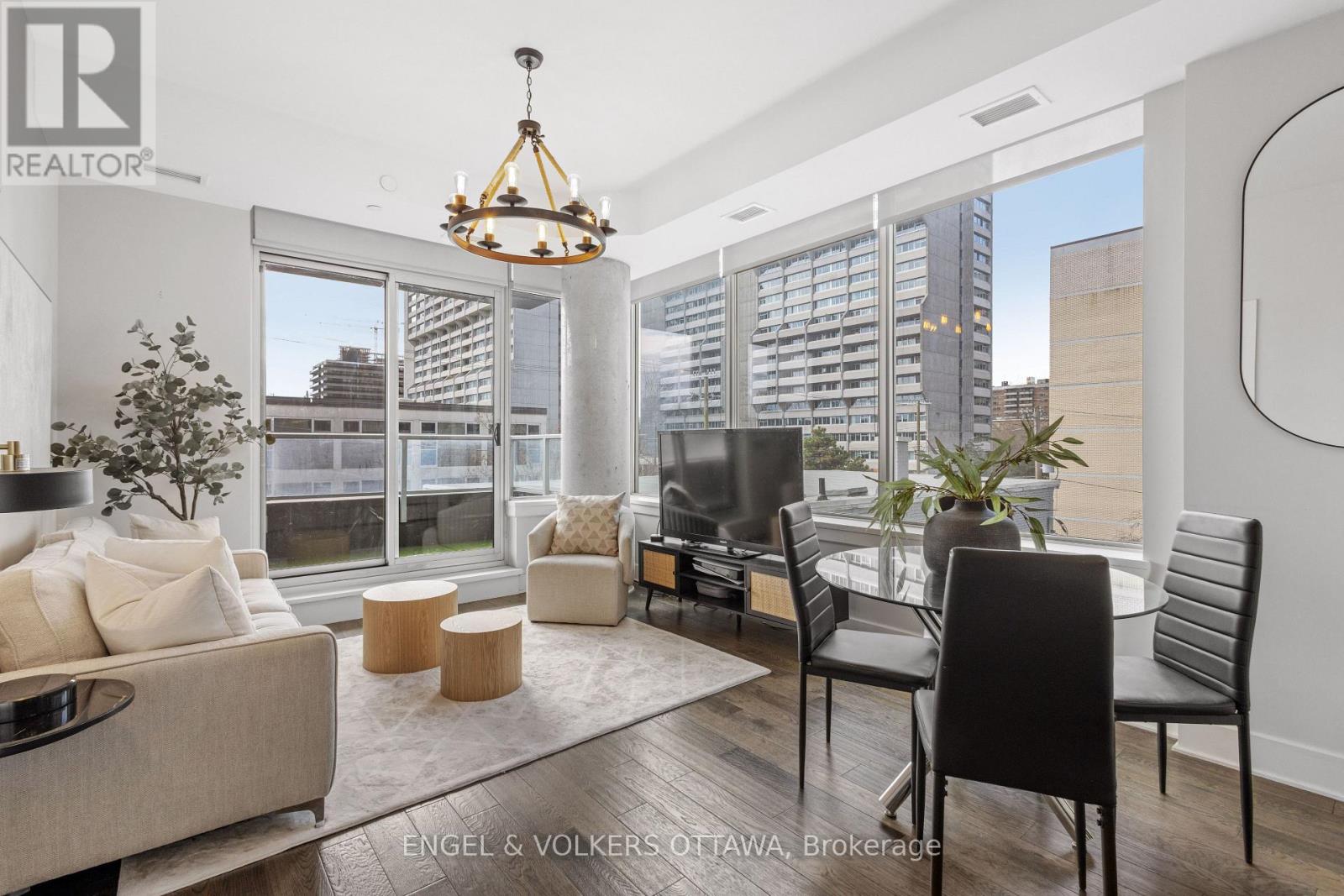 302 - 255 Bay Street