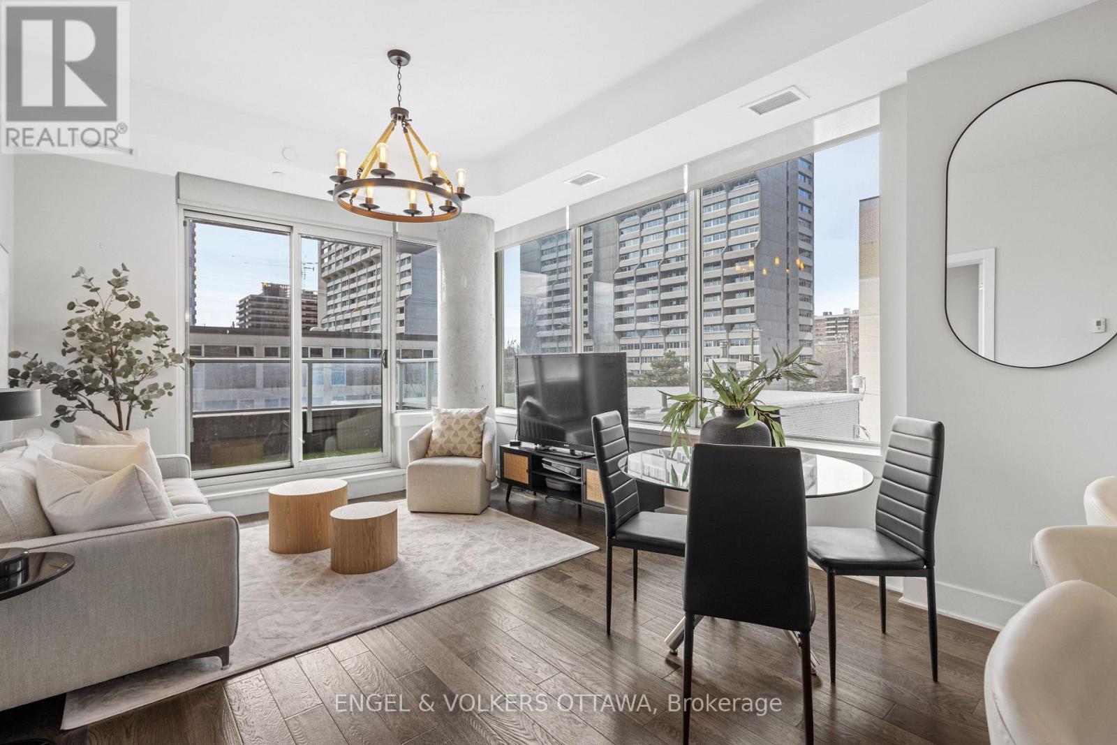 302 - 255 Bay Street