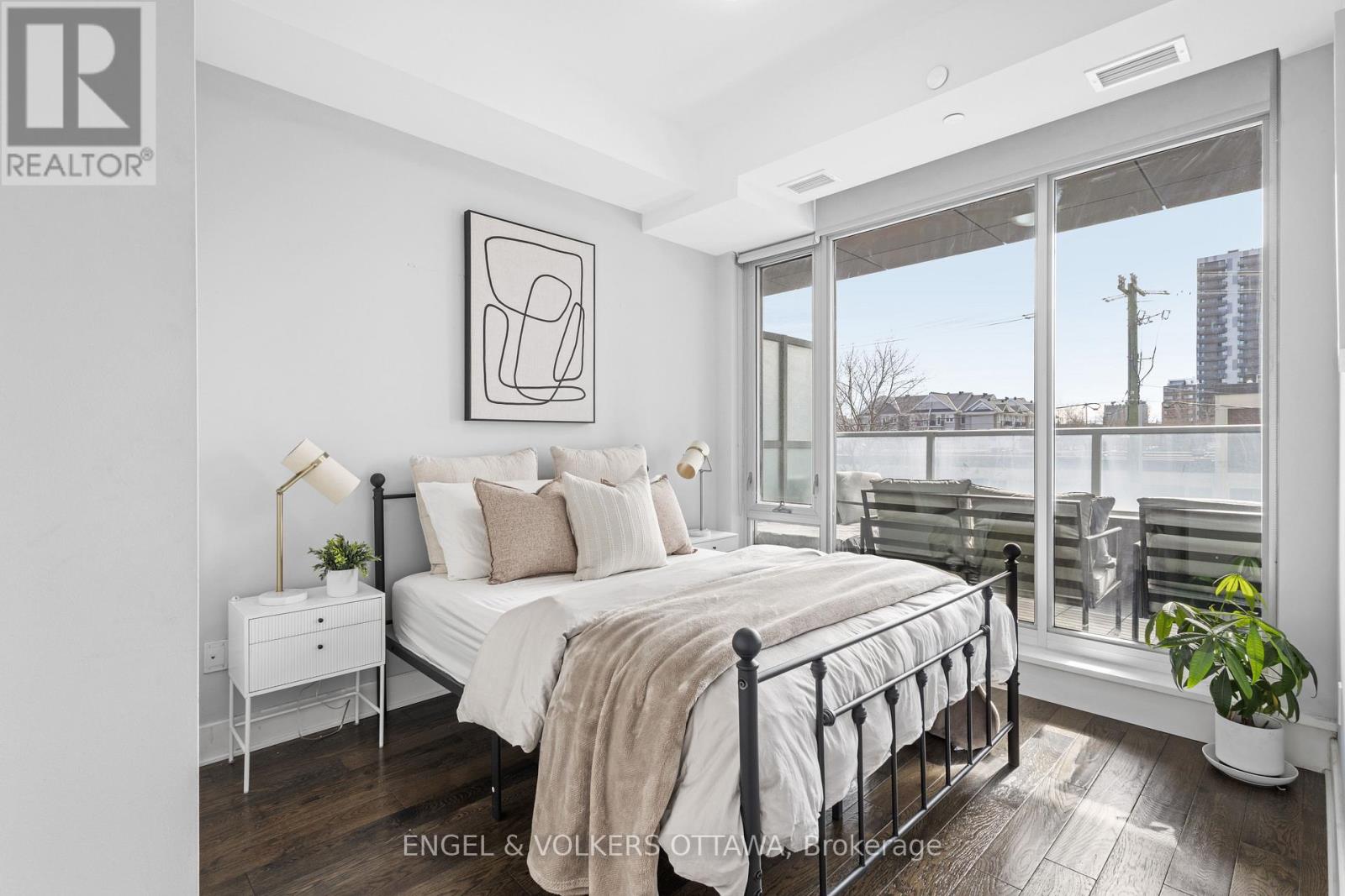 302 - 255 Bay Street