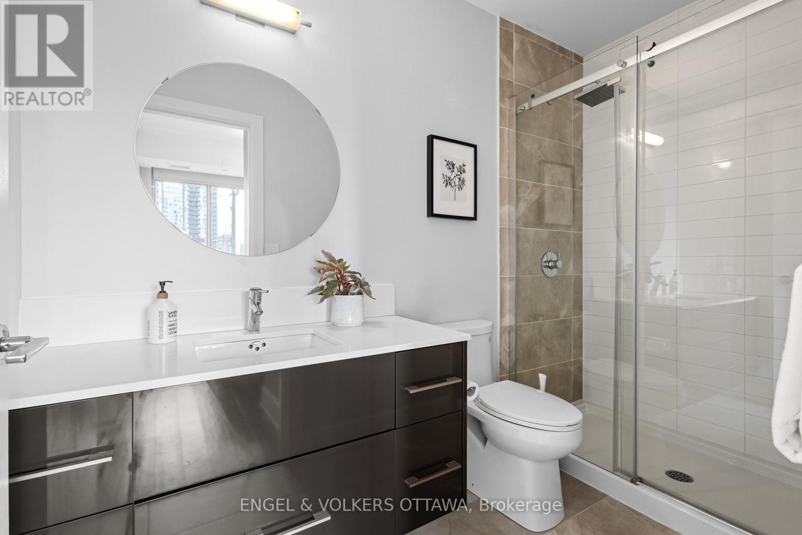 302 - 255 Bay Street