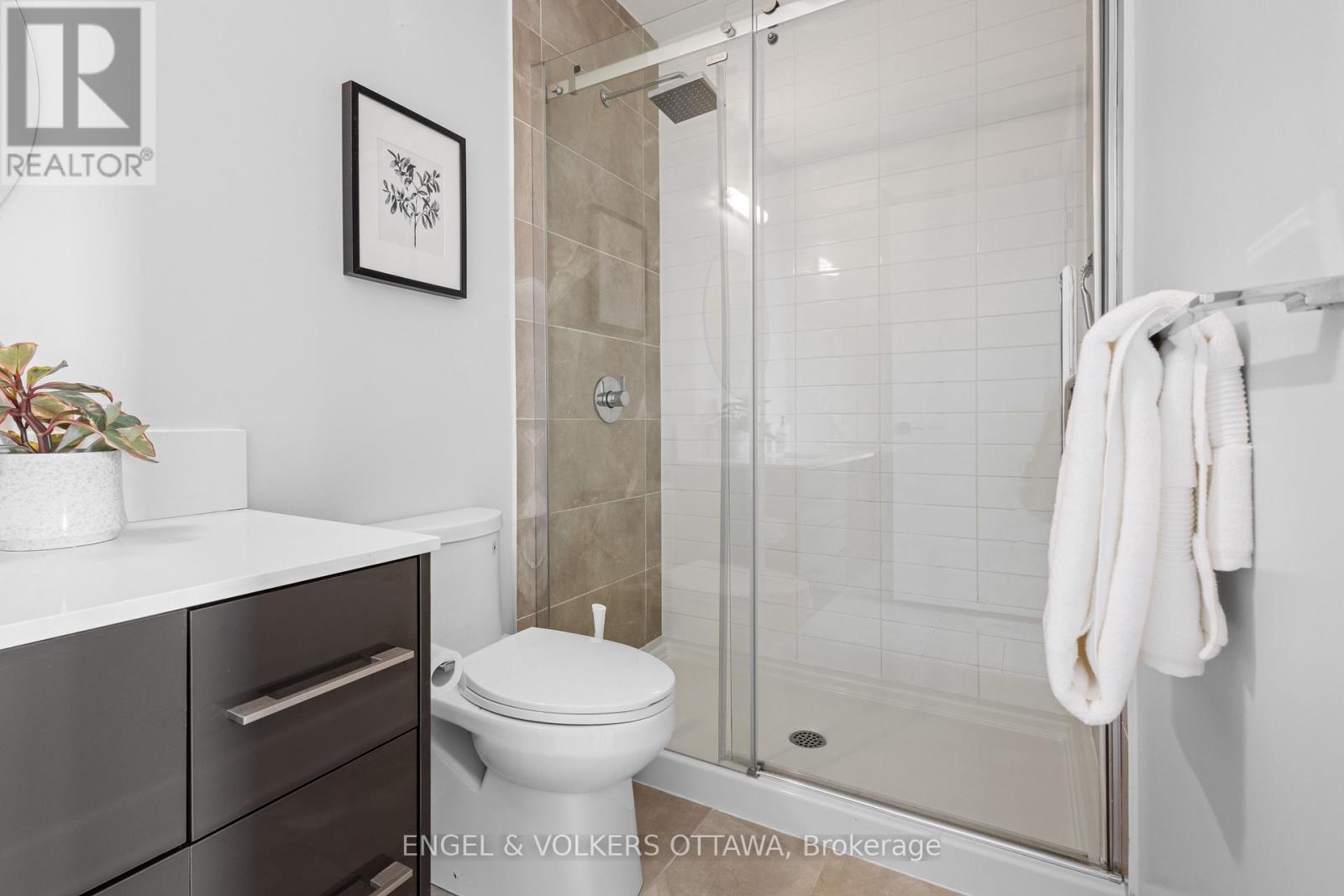 302 - 255 Bay Street