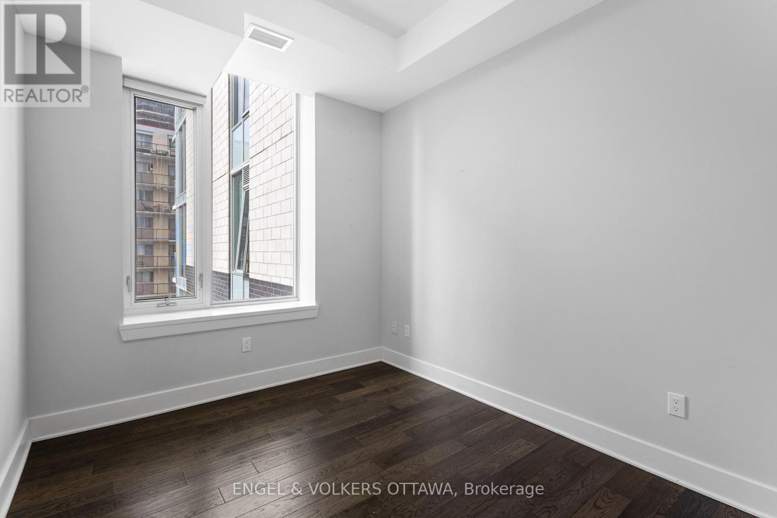 302 - 255 Bay Street