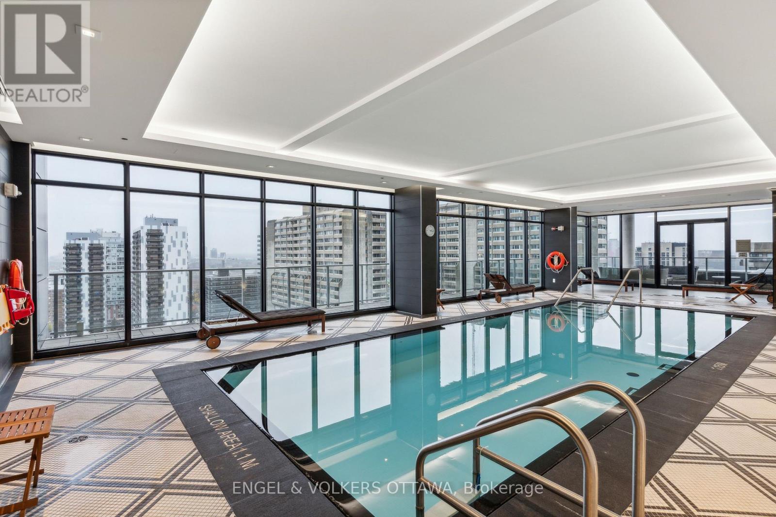 302 - 255 Bay Street