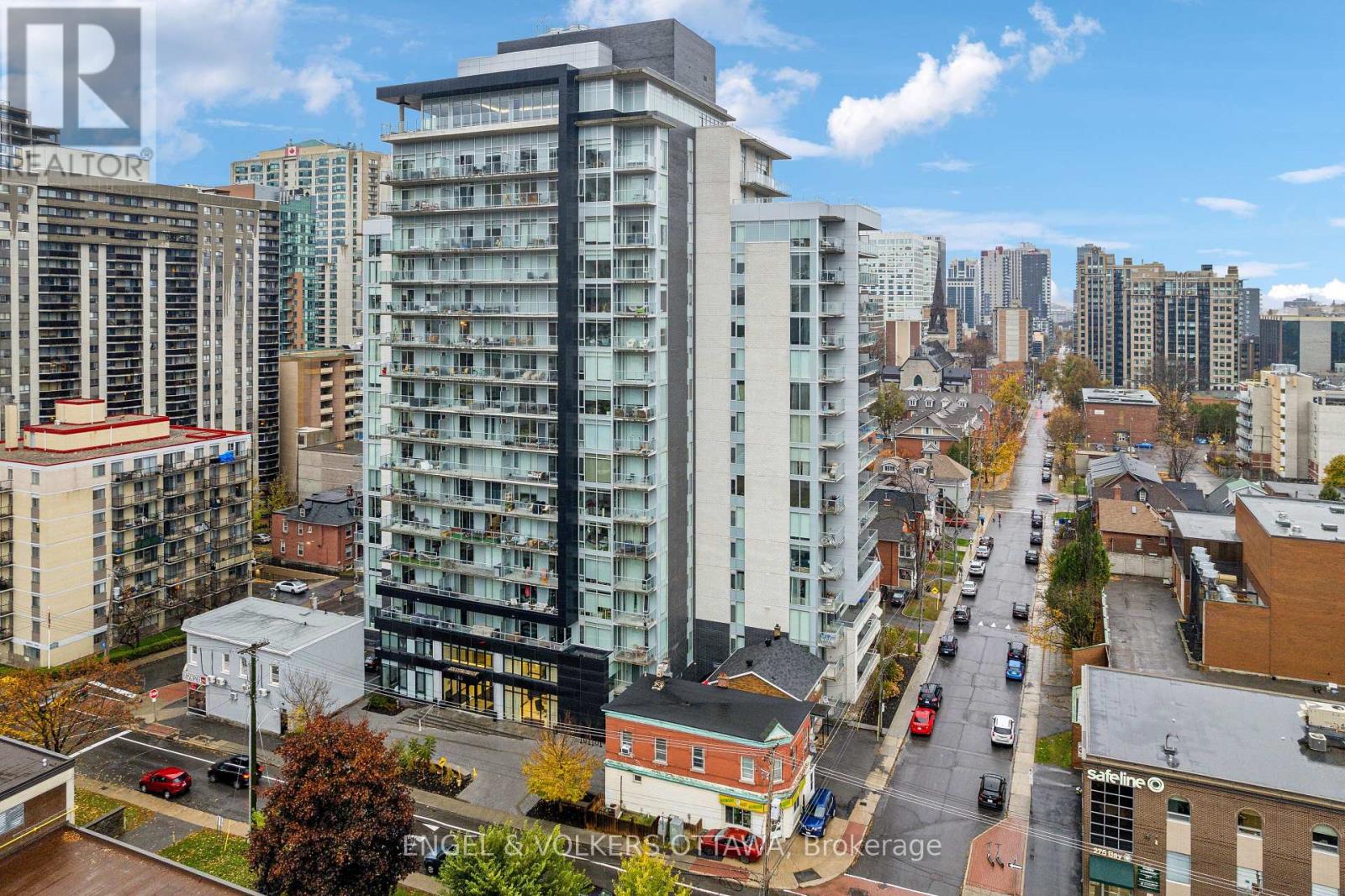 302 - 255 Bay Street