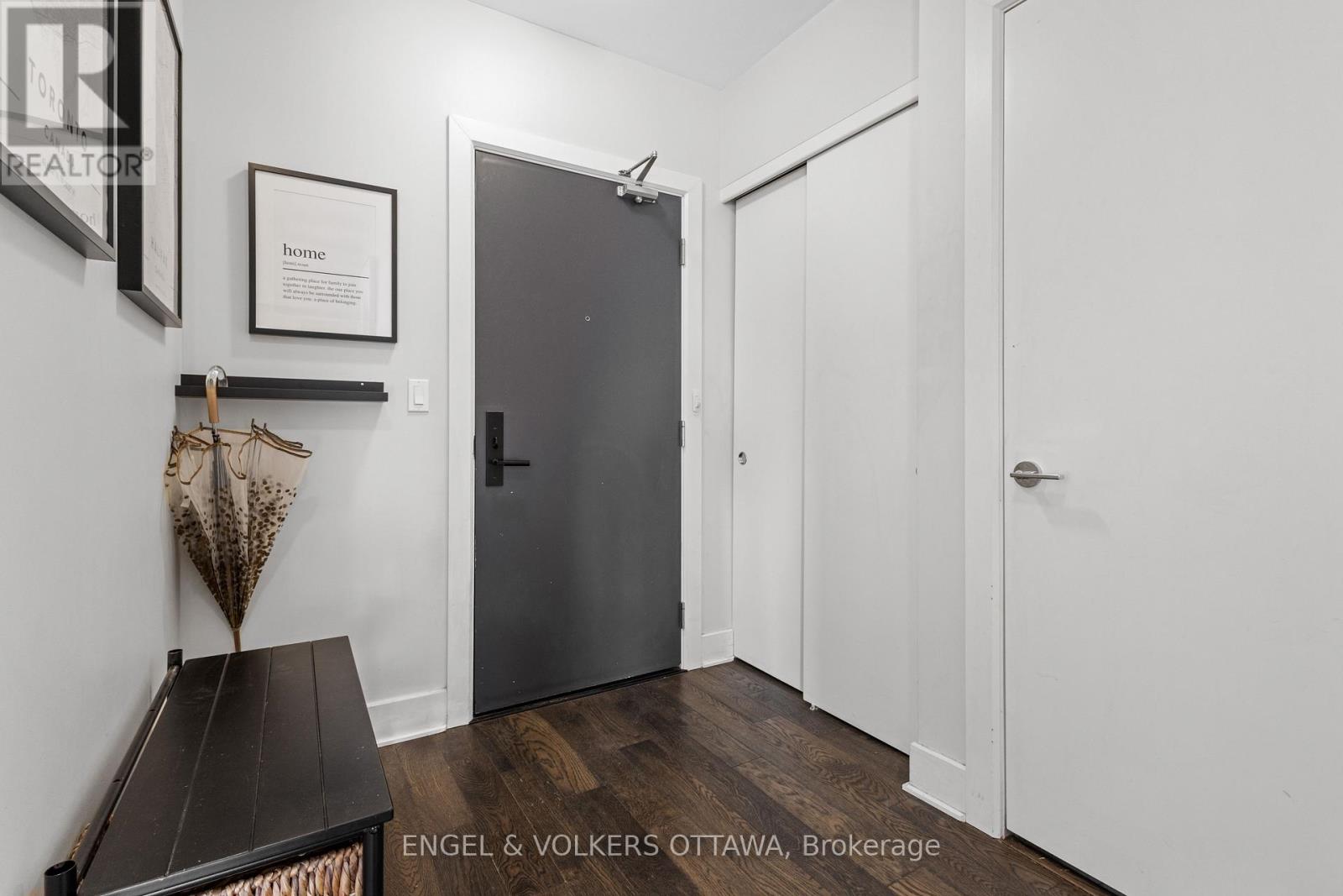 302 - 255 Bay Street