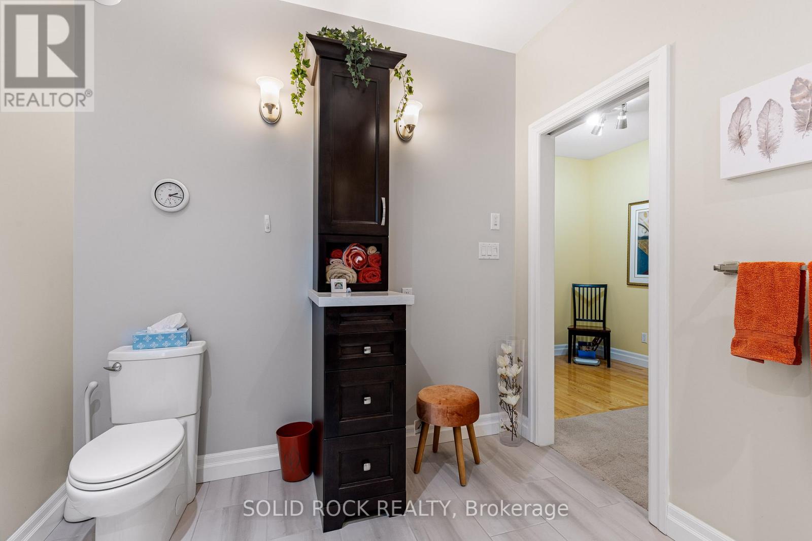 1021 Crestwood Drive