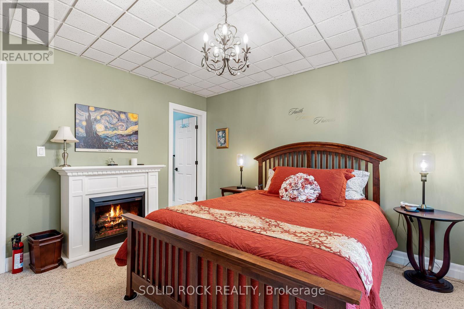 1021 Crestwood Drive