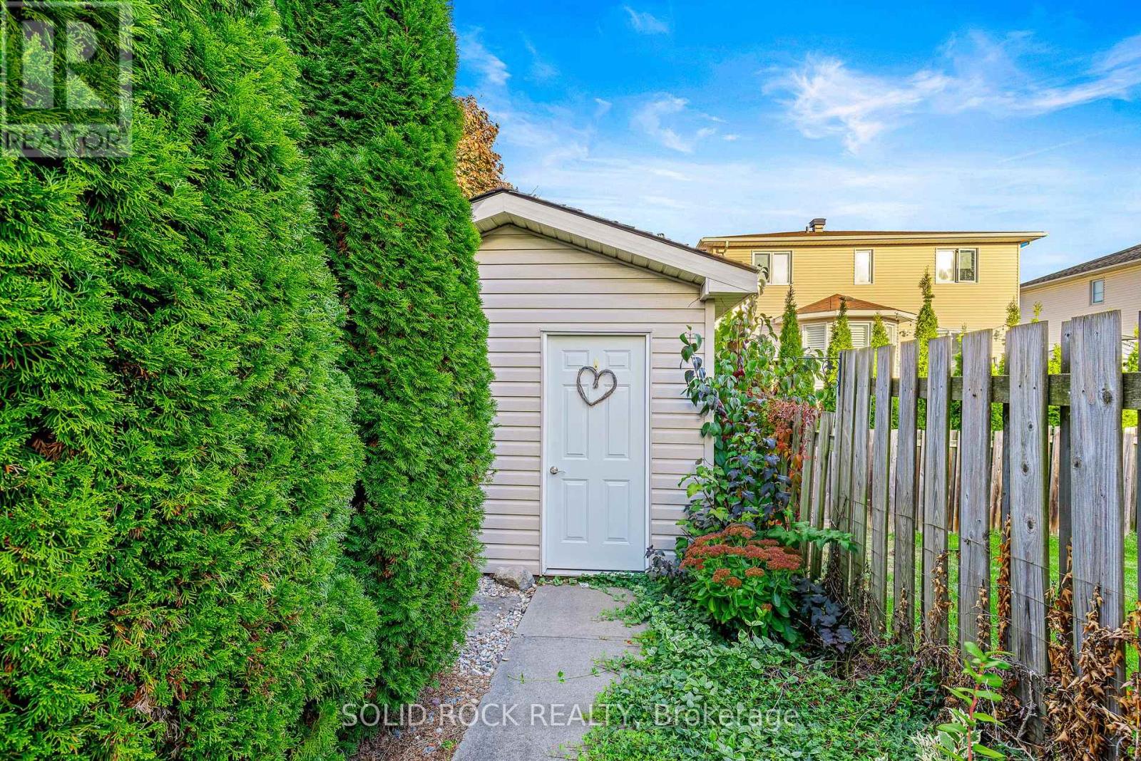 1021 Crestwood Drive