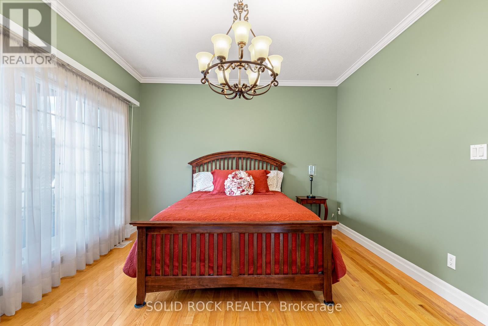 1021 Crestwood Drive