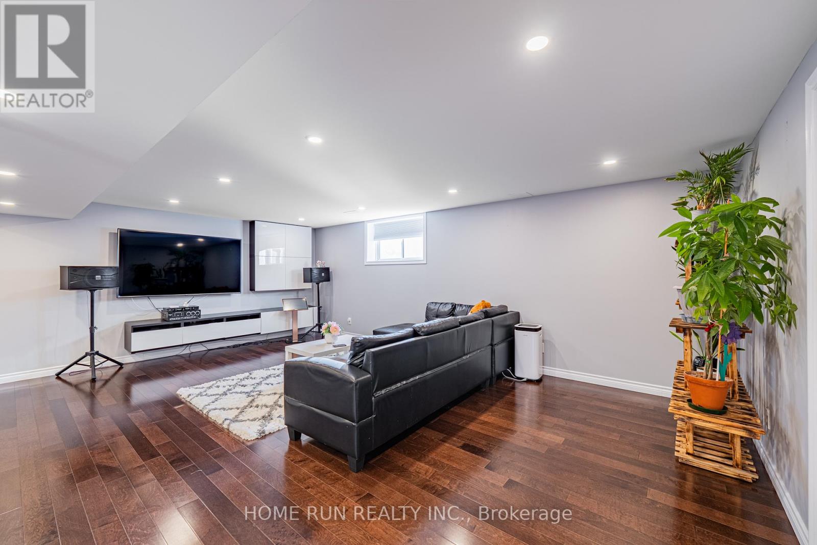 110 Discovery Crescent